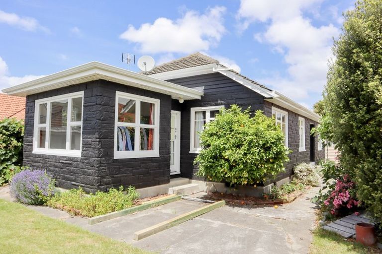 Photo of property in 6 Wittys Road, Avonhead, Christchurch, 8042