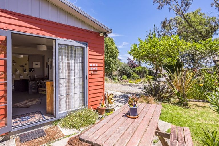 Photo of property in 25 Seddon Street, Waikanae, 5036