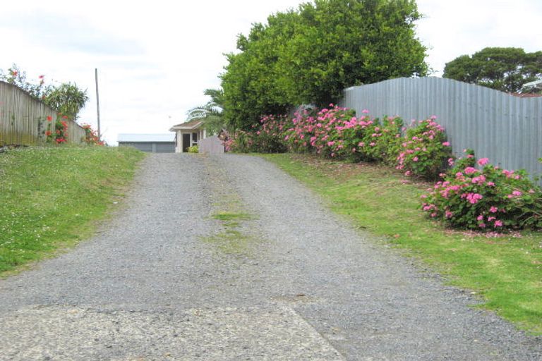 Photo of property in 60 Windrush Close, Mangere, Auckland, 2022