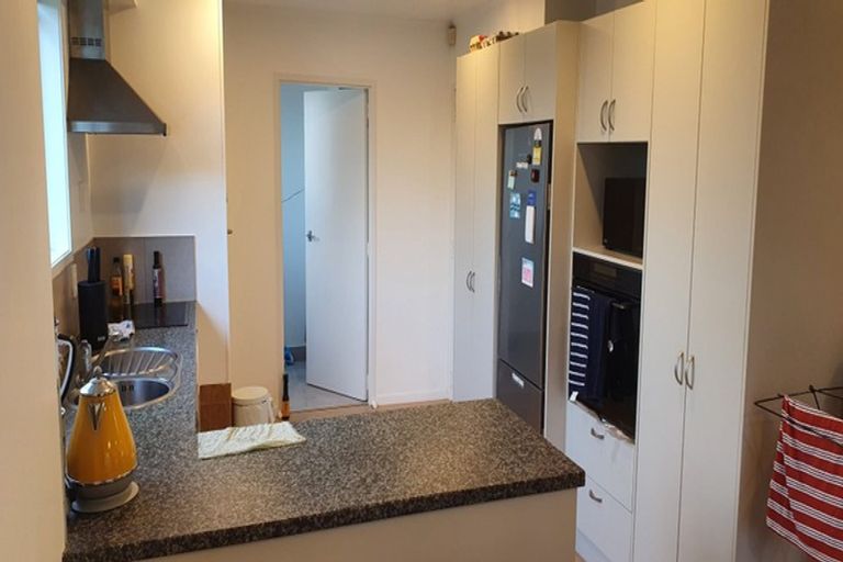 Photo of property in 16 Kemp Road, Massey, Auckland, 0614