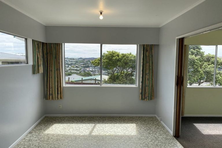 Photo of property in 37 Carluke Street, Paparangi, Wellington, 6037