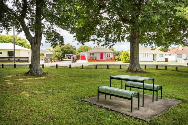 Photo of property in 9 Bull Street, Bulls, 4818