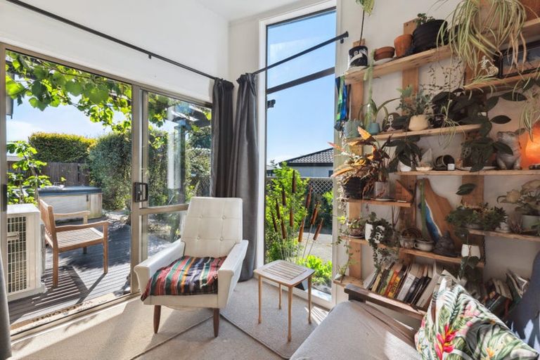 Photo of property in 15b Marchant Place, Westown, New Plymouth, 4310