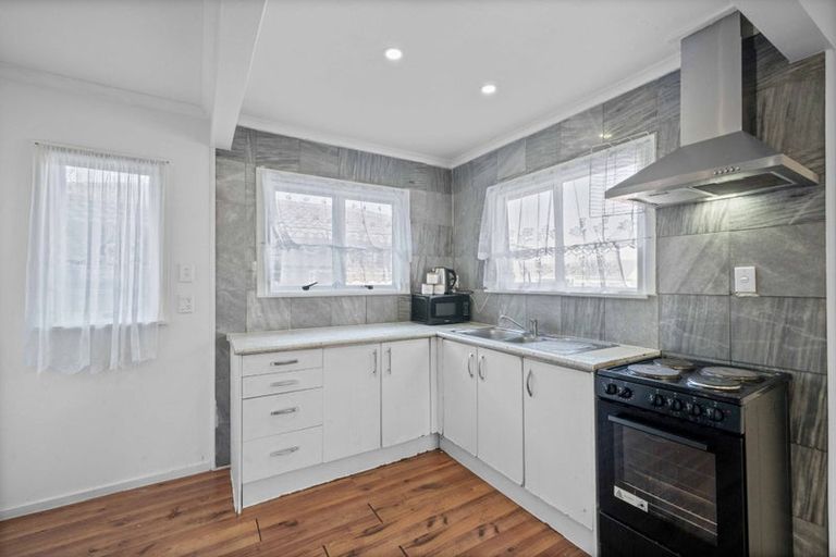 Photo of property in 8 Martin Road, Manurewa, Auckland, 2102