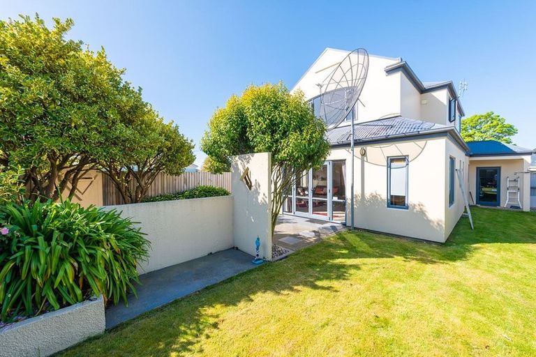 Photo of property in 72 Wharenui Road, Upper Riccarton, Christchurch, 8041