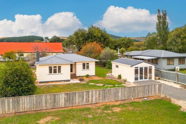 Photo of property in 8 Dundas Street, Porangahau, 4291