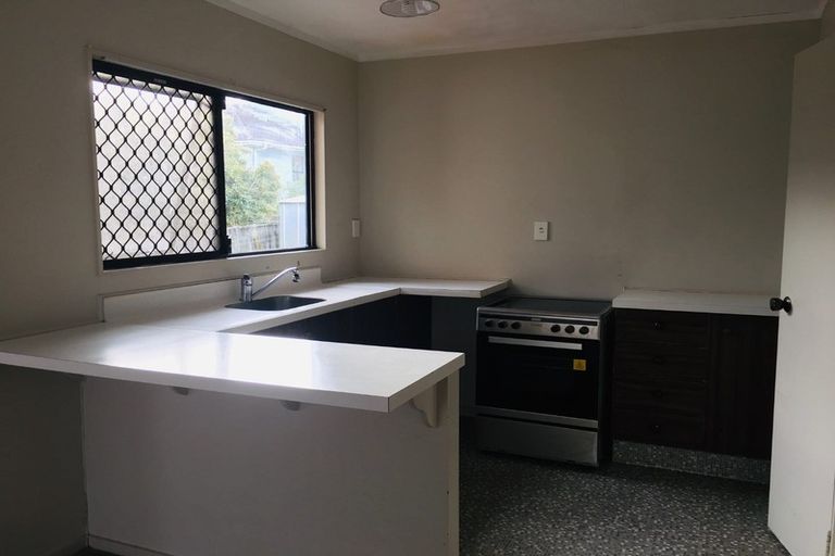 Photo of property in 2/24 Lambrown Drive, Totara Vale, Auckland, 0629