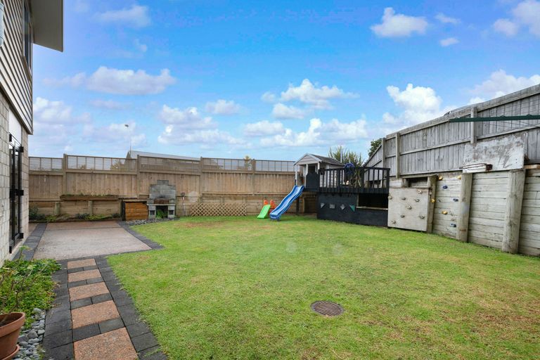 Photo of property in 16 Foundation Place, Glen Eden, Auckland, 0602