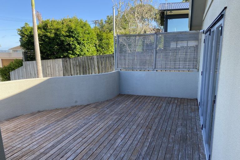 Photo of property in 2/18 Teal Crescent, Beach Haven, Auckland, 0626