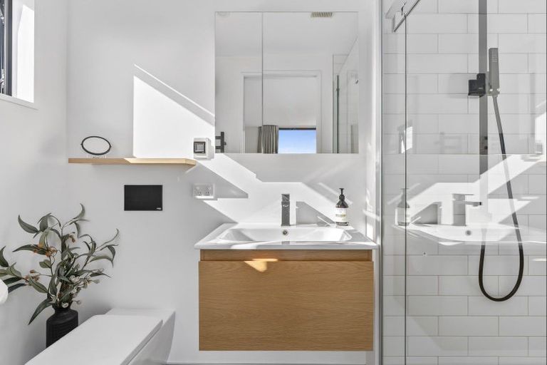 Photo of property in 1 Glen Dene Crescent, Wanaka, 9305