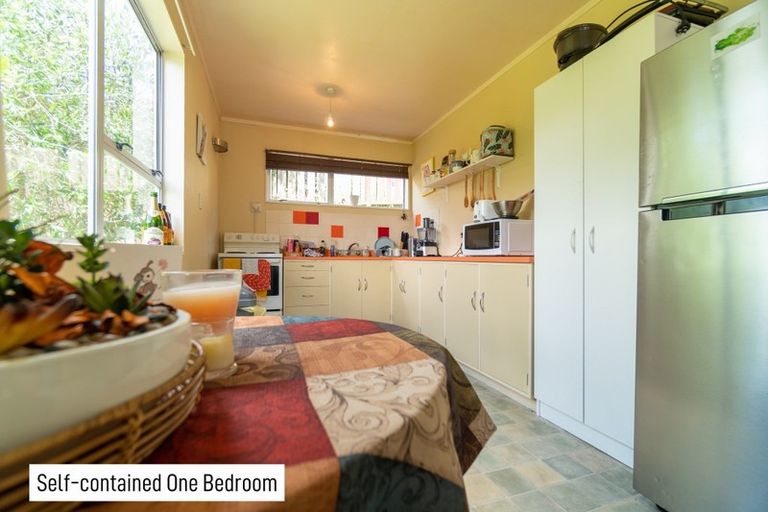 Photo of property in 5 Hillview Crescent, Paparangi, Wellington, 6037