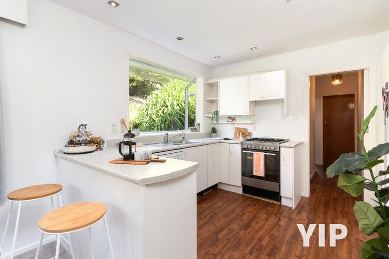 Photo of property in 114 Newlands Road, Newlands, Wellington, 6037