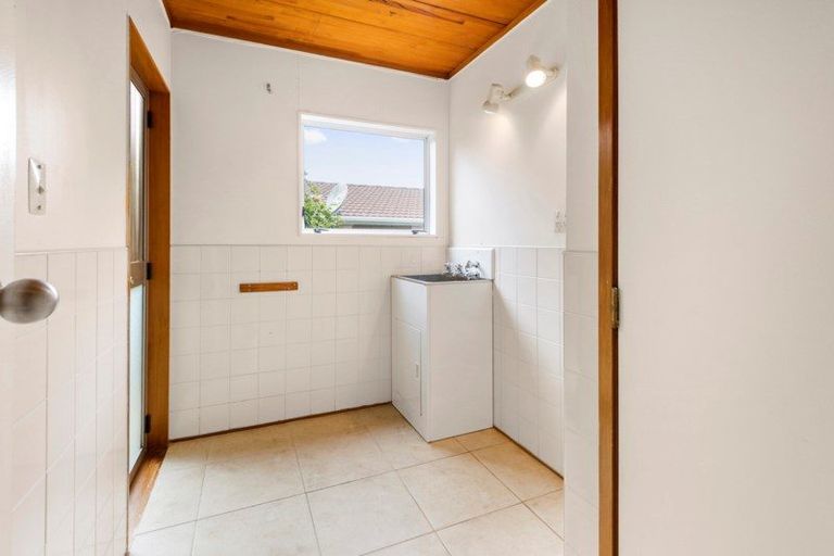 Photo of property in 6 Gloaming Place, Conifer Grove, Takanini, 2112