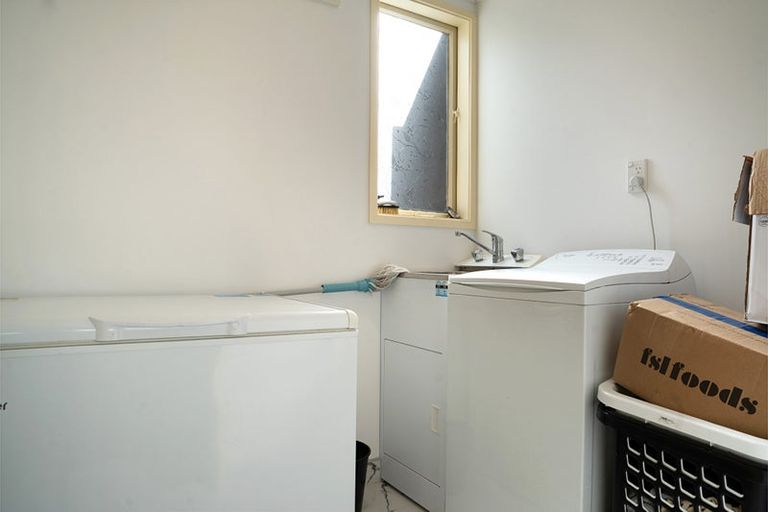 Photo of property in 2/20 Humphrey Kemp Avenue, Henderson, Auckland, 0612