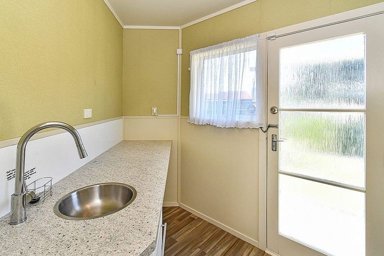 Photo of property in 350c Great South Road, Opaheke, Papakura, 2113