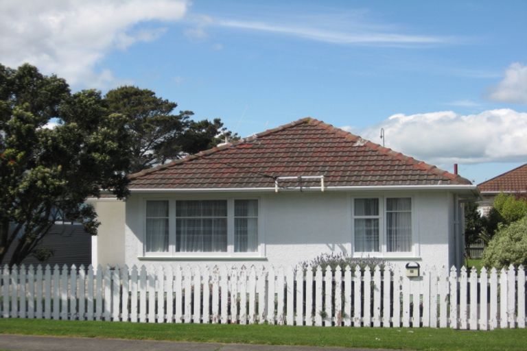 Photo of property in 12 Miro Street, Castlecliff, Whanganui, 4501