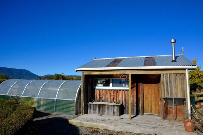 Photo of property in 68 Waverley Street, Karamea, 7893