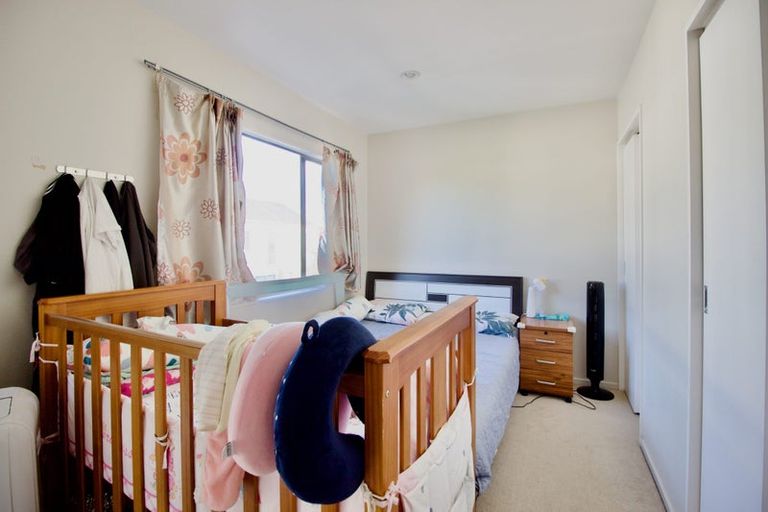 Photo of property in Lynn Park Terrace, 23/12 Ambrico Place, New Lynn, Auckland, 0600
