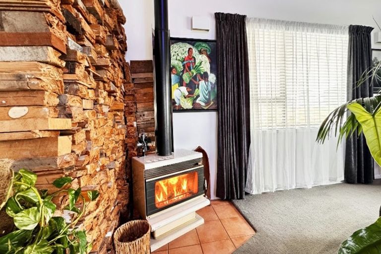 Photo of property in 131 Chelsea View Drive, Chatswood, Auckland, 0626