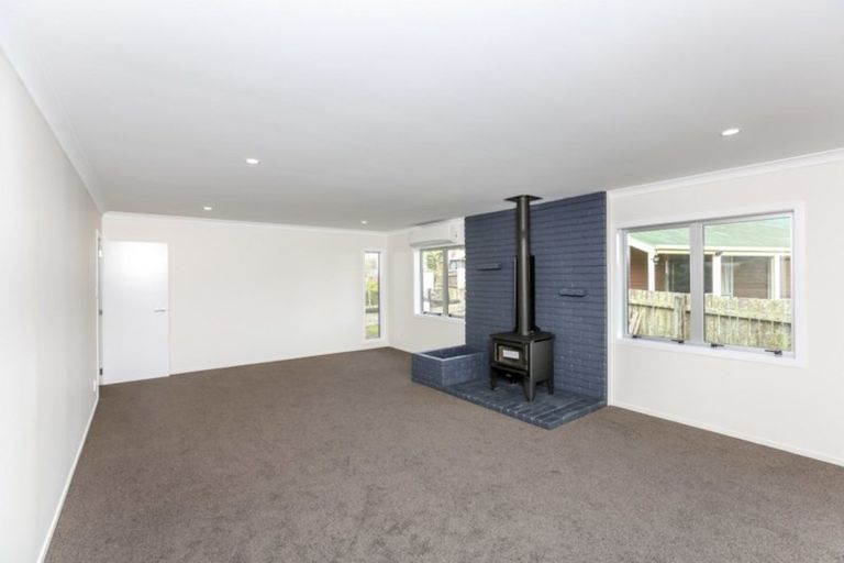 Photo of property in 7 Ross Place, Blagdon, New Plymouth, 4310