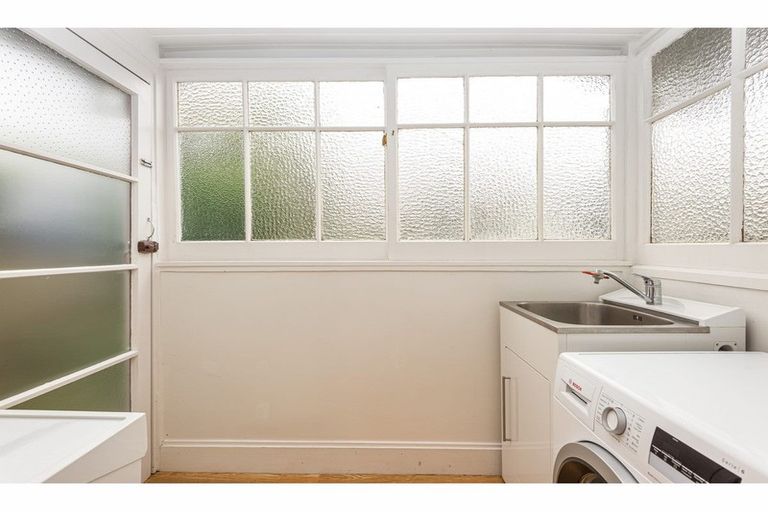 Photo of property in 128 Stapletons Road, Richmond, Christchurch, 8013