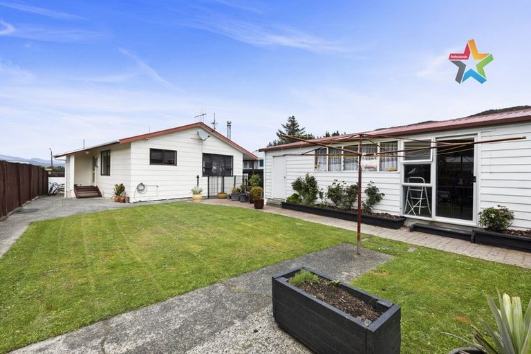 Photo of property in 4 Stockdale Street, Wainuiomata, Lower Hutt, 5014