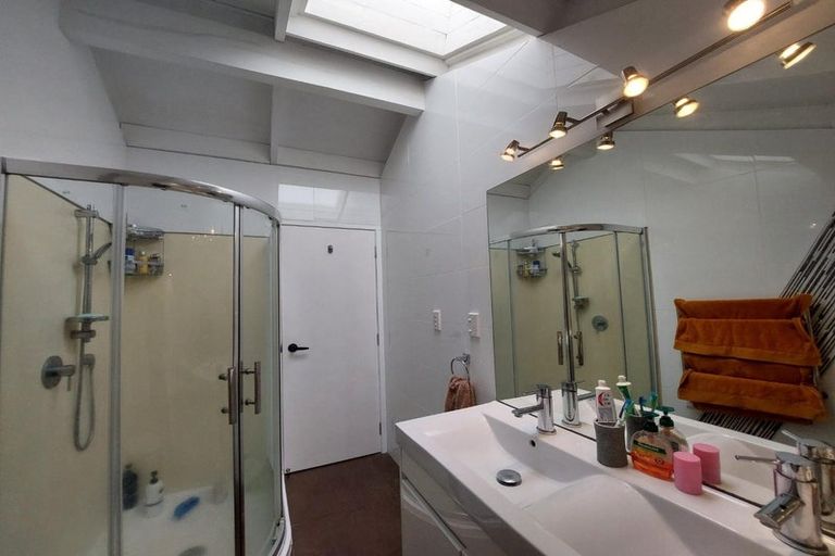 Photo of property in 2/2 Ceramco Place, Torbay, Auckland, 0630