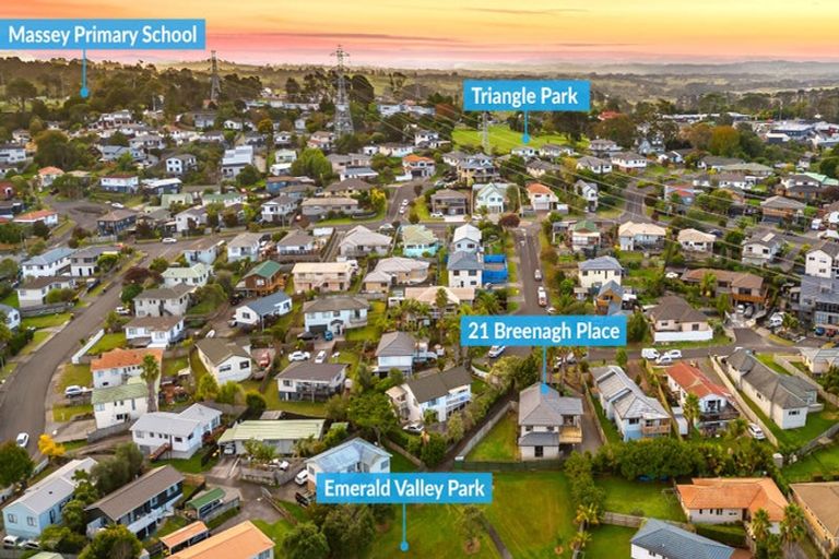 Photo of property in 21 Breenagh Place, Massey, Auckland, 0614