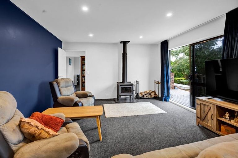 Photo of property in 8 Clearview Road, Lepperton, New Plymouth, 4373