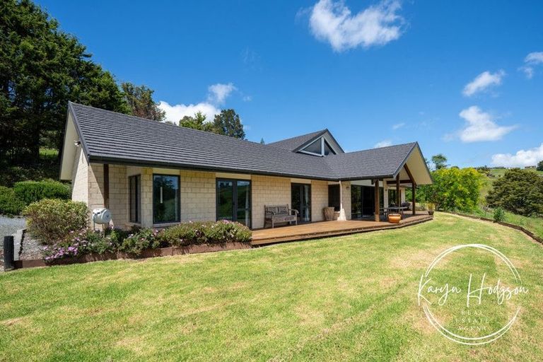 Photo of property in 87 Hurndall Street East, Maungaturoto, 0520
