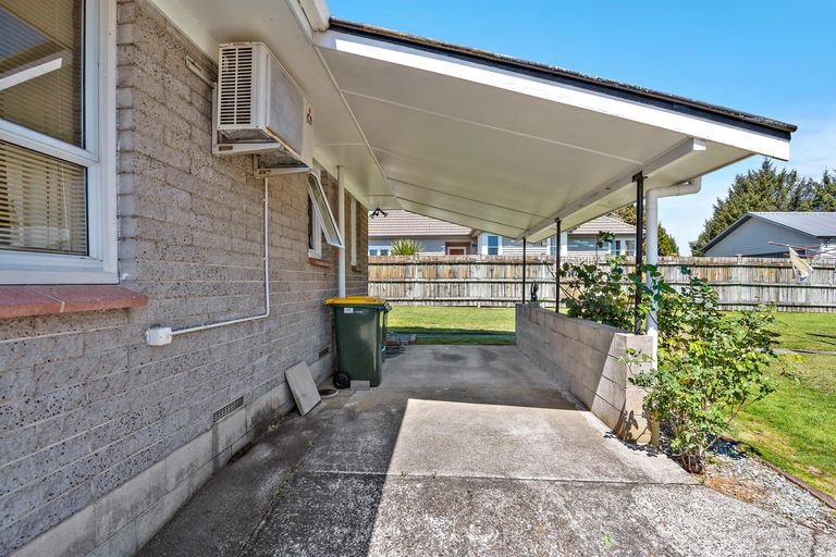 Photo of property in 2/124 Koutu Road, Kawaha Point, Rotorua, 3010