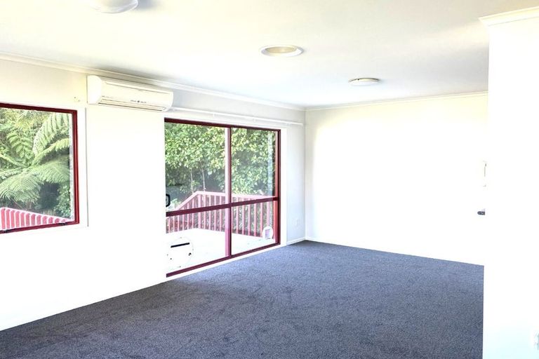 Photo of property in 20 Ted Gilberd Place, Newlands, Wellington, 6037