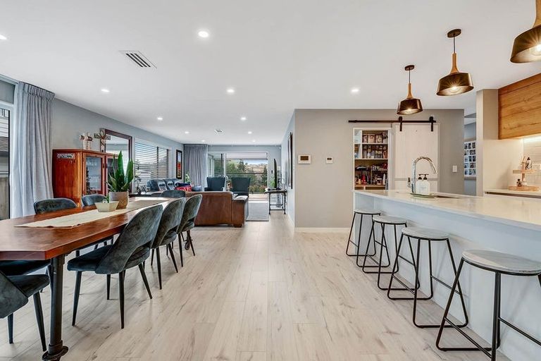 Photo of property in 125 Godfrey Drive, Orewa, 0931