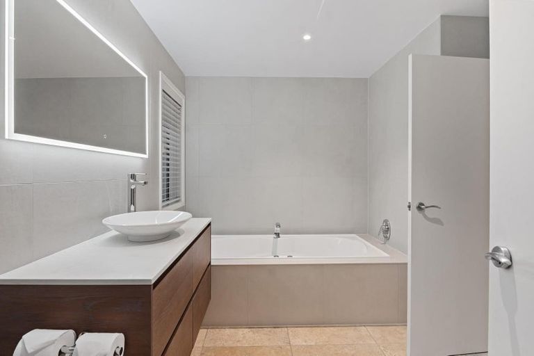 Photo of property in 15 The Strand, Takapuna, Auckland, 0622