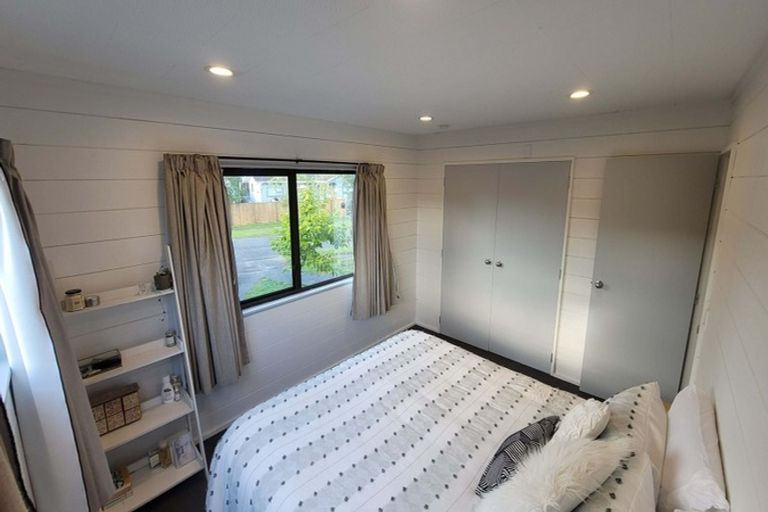 Photo of property in 43 Whitechapel Grove, Stokes Valley, Lower Hutt, 5019