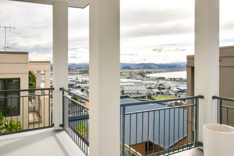 Photo of property in 28 Parade Street, Hospital Hill, Napier, 4110