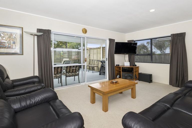 Photo of property in 6 Lorelei Place, Opaheke, Papakura, 2113