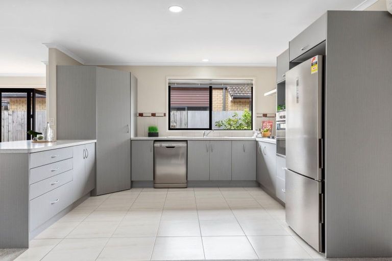 Photo of property in 35 Golden Sands Drive, Papamoa Beach, Papamoa, 3118