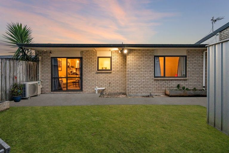 Photo of property in 14/12a Tironui Station Road East, Papakura, 2112