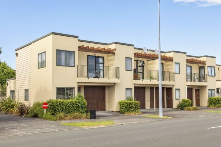 Photo of property in 3/17 Harbour View Road, Te Atatu Peninsula, Auckland, 0610