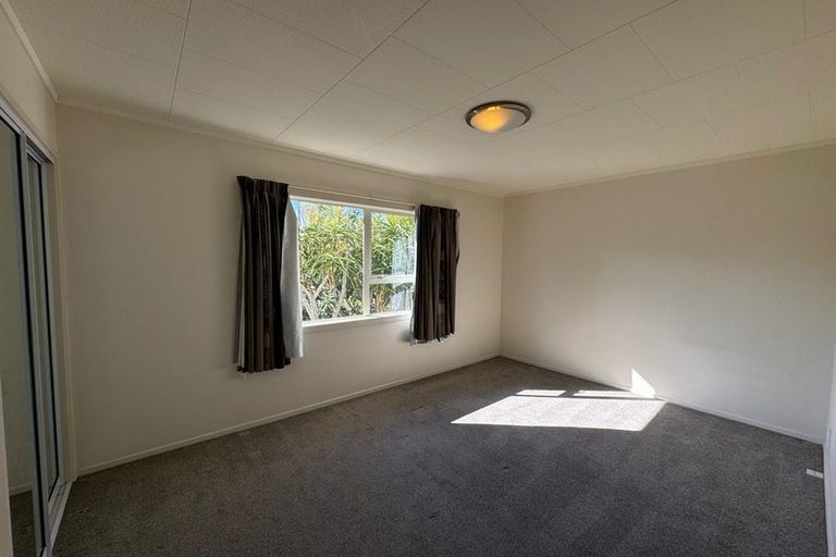 Photo of property in 1/62 Stapleford Crescent, Browns Bay, Auckland, 0630