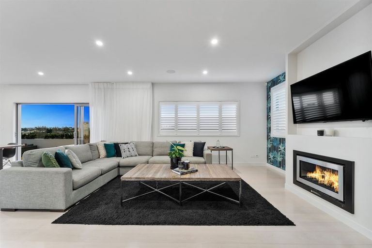 Photo of property in 17 Winscombe Street, Belmont, Auckland, 0622