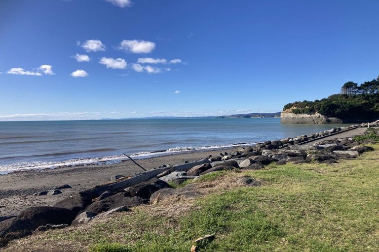 Photo of property in 91 Seventh Avenue, Urenui, 4377