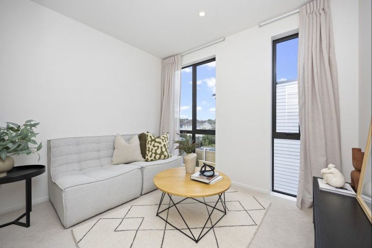 Photo of property in 37 Corunna Road, Milford, Auckland, 0620