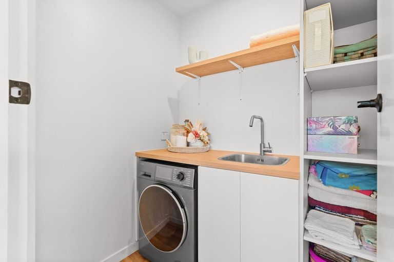 Photo of property in 6 Larkhill Place, Russley, Christchurch, 8042