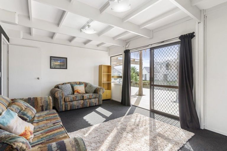 Photo of property in 100 Mayfair Avenue, Whangamata, 3620