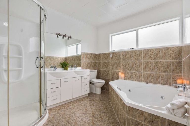 Photo of property in 54e Pleasant Road, Glen Eden, Auckland, 0602