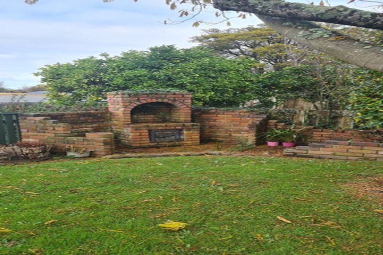 Photo of property in 6 Lansdowne Crescent, Lansdowne, Masterton, 5810