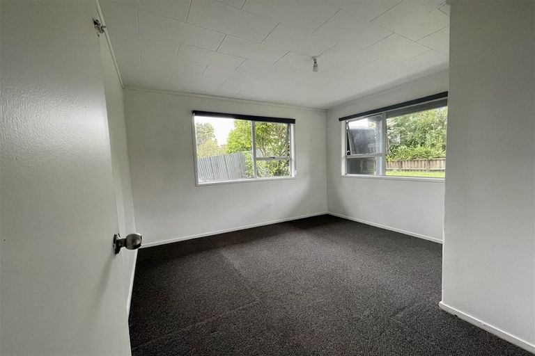 Photo of property in 18 Pankhurst Place, Sunnyvale, Auckland, 0612