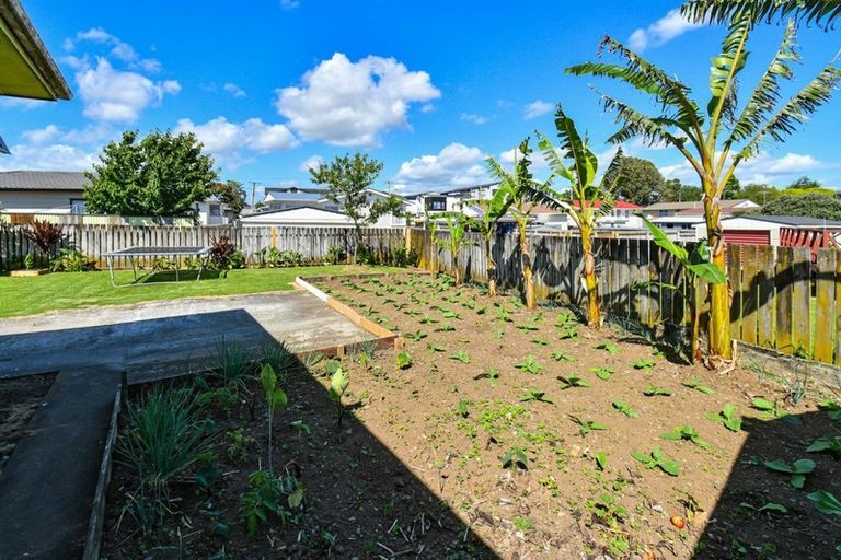 Photo of property in 208 Russell Road, Manurewa, Auckland, 2102